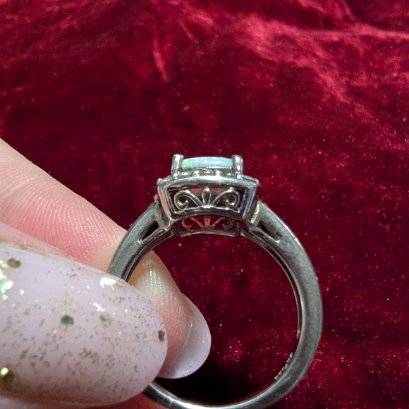 Genuine Opal and diamond ring - Picture 3 of 3